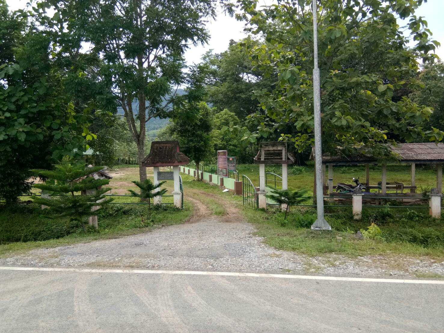 สถานที่ประวัติศาสตร์ สุสานพี่เณร